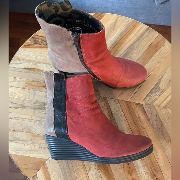 Fly London ankle boot size 39 (8.5) - Picture 2 of 5